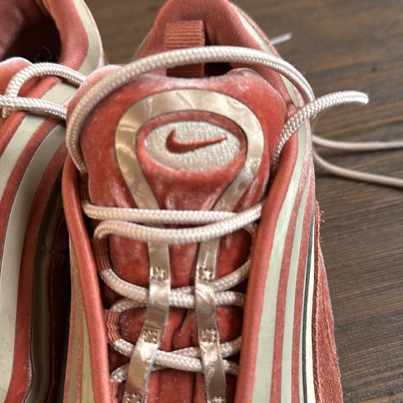 Pink velvet Nike AirMax size 9 - Picture 2 of 7